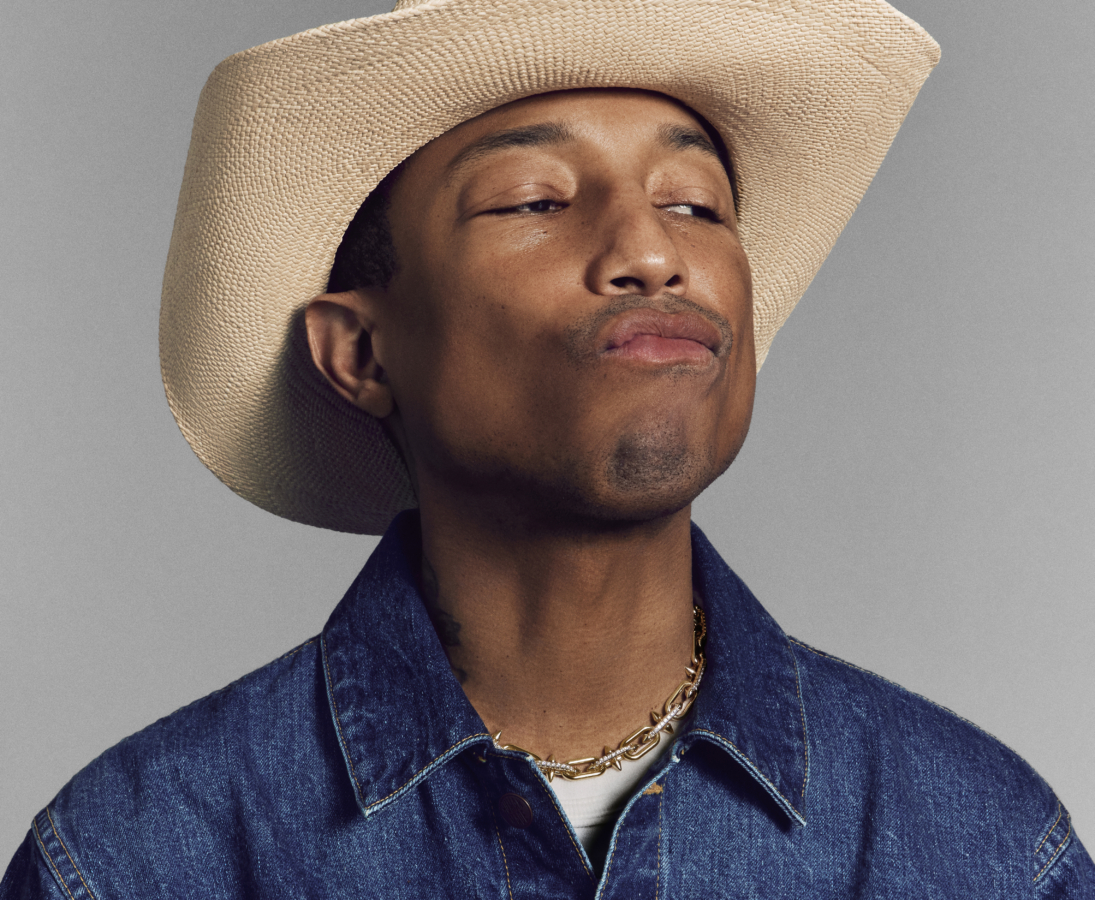 Tiffany Titan by Pharrell Williams medium link clasp necklace in 18k yellow gold with pavé diamonds.
Photo Credit: Tiffany & Co.