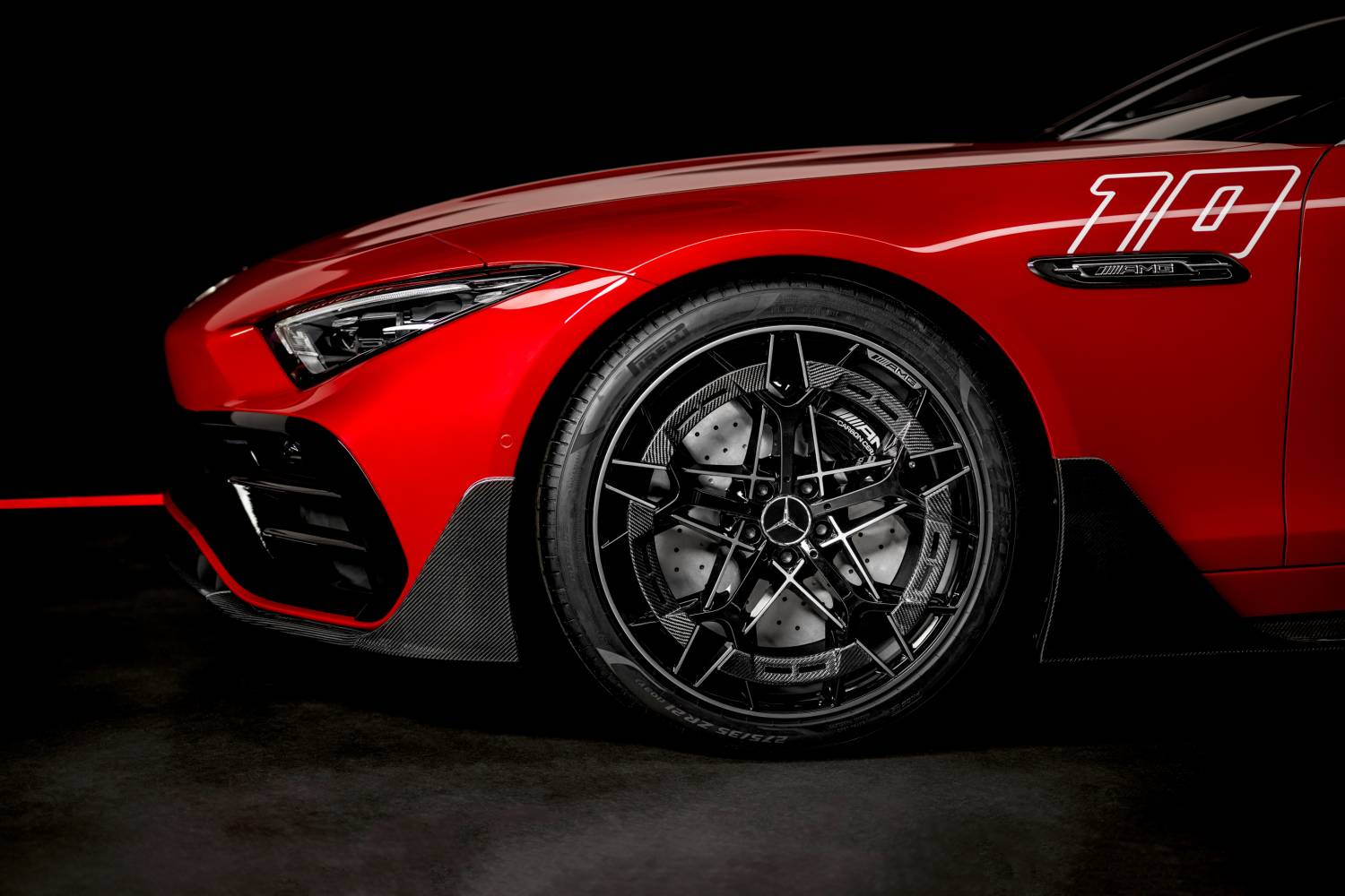2024 / Concept Mercedes-AMG PureSpeed / exterieur color Le Mans red & graphitgrey metallic. Photo: Mercedes-AMG
