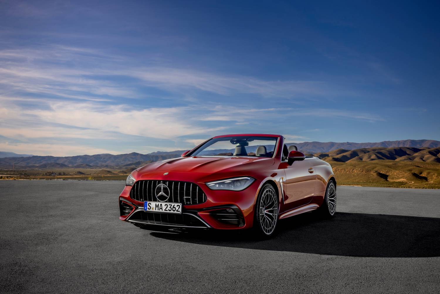 Mercedes-AMG CLE 53 4MATIC+ Cabriolet (combined energy consumption 9.8-9.6 l/100 km, combined CO₂ emissions 223-217 g/km, CO₂ class: G) The stated values were determined in accordance with the prescribed WLTP (Worldwide harmonised Light vehicles Test Procedure) measurement procedure. The ranges given refer to the European market.The fuel consumption, energy consumption and CO₂ emissions of a car depend not only on the car’s efficient use of the fuel or energy source, but also on driving style and other non-technical factors. Photo: Mercedes-AMG