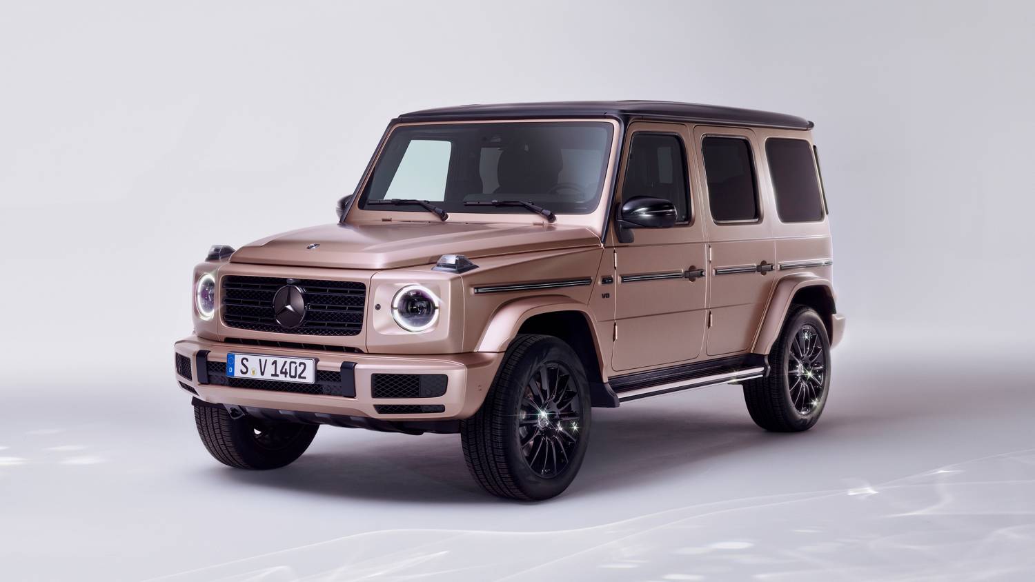 Mercedes-Benz brand campaign for Valentine’s Day 2024: „Stronger than Diamonds” G-Class Special Edition, Mercedes-Benz G500 (WLTP: fuel consumption combined 15.6-14.7 l/100km, CO₂ emissions combined 355 - 334 g/km)*. Photo: Mercedes-Benz
