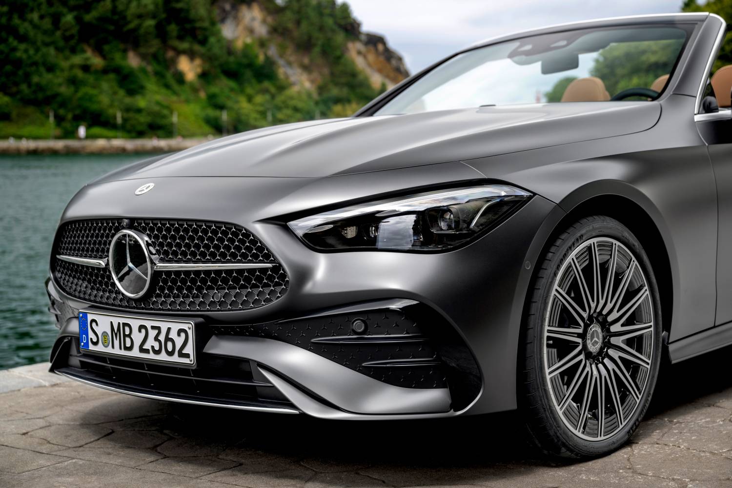 Mercedes-Benz CLE Cabriolet, exterior: AMG-Line, graphite grey magno; interior: AMG-Line, nappa leather tonka brown. Photo: Mercedes-Benz