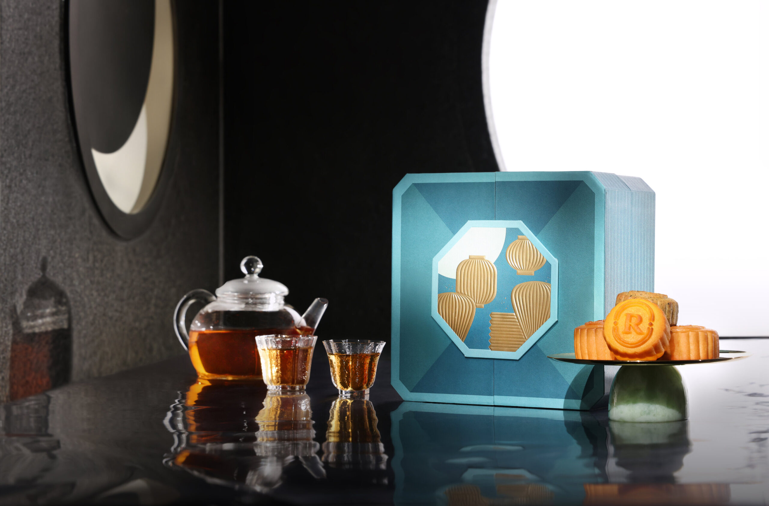 Regent Hong Kong - Mooncake Giftbox. Photo: Courtesy or Regent Hong Kong